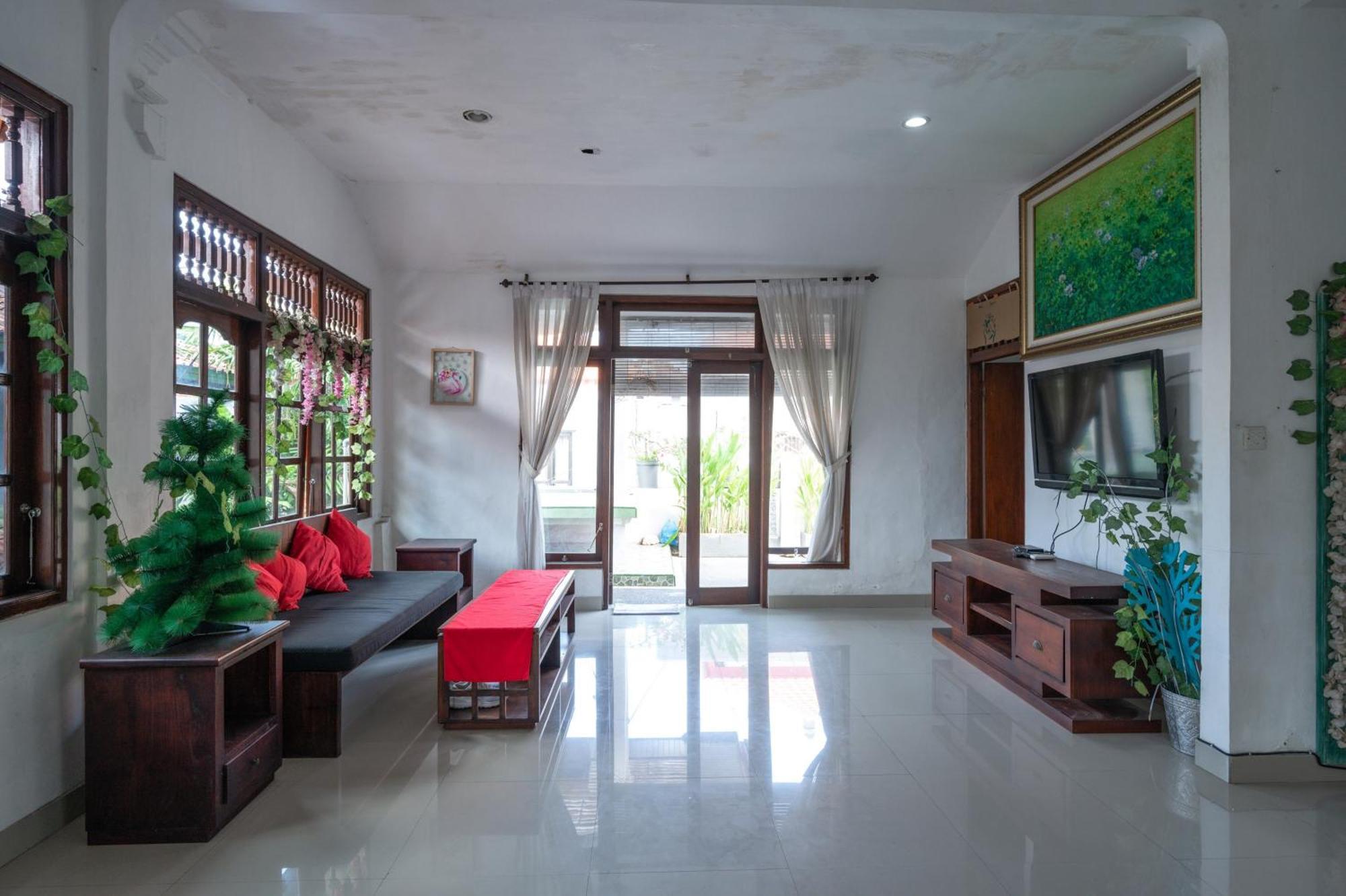 Ceria Guesthouse Seminyak Mitra Reddoorz المظهر الخارجي الصورة