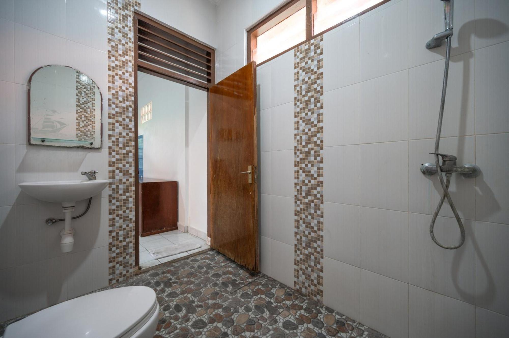 Ceria Guesthouse Seminyak Mitra Reddoorz المظهر الخارجي الصورة